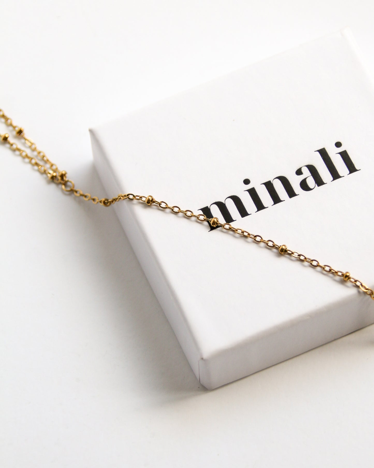 Ember Handchain in gold