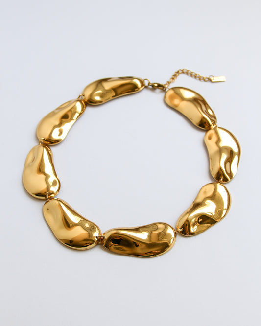 Pebble Necklace in gold