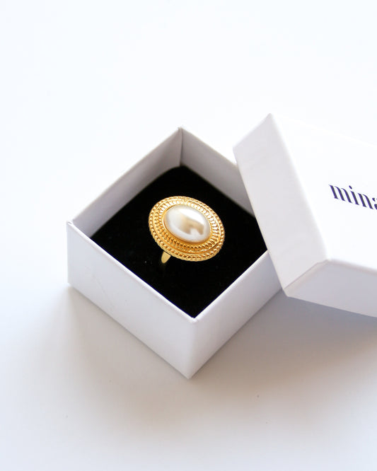 Lyra Ring in gold
