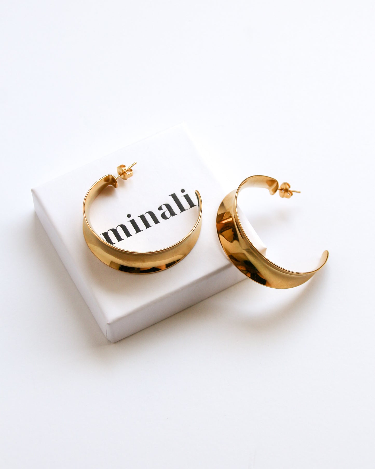 Selene Hoop Earrings in gold