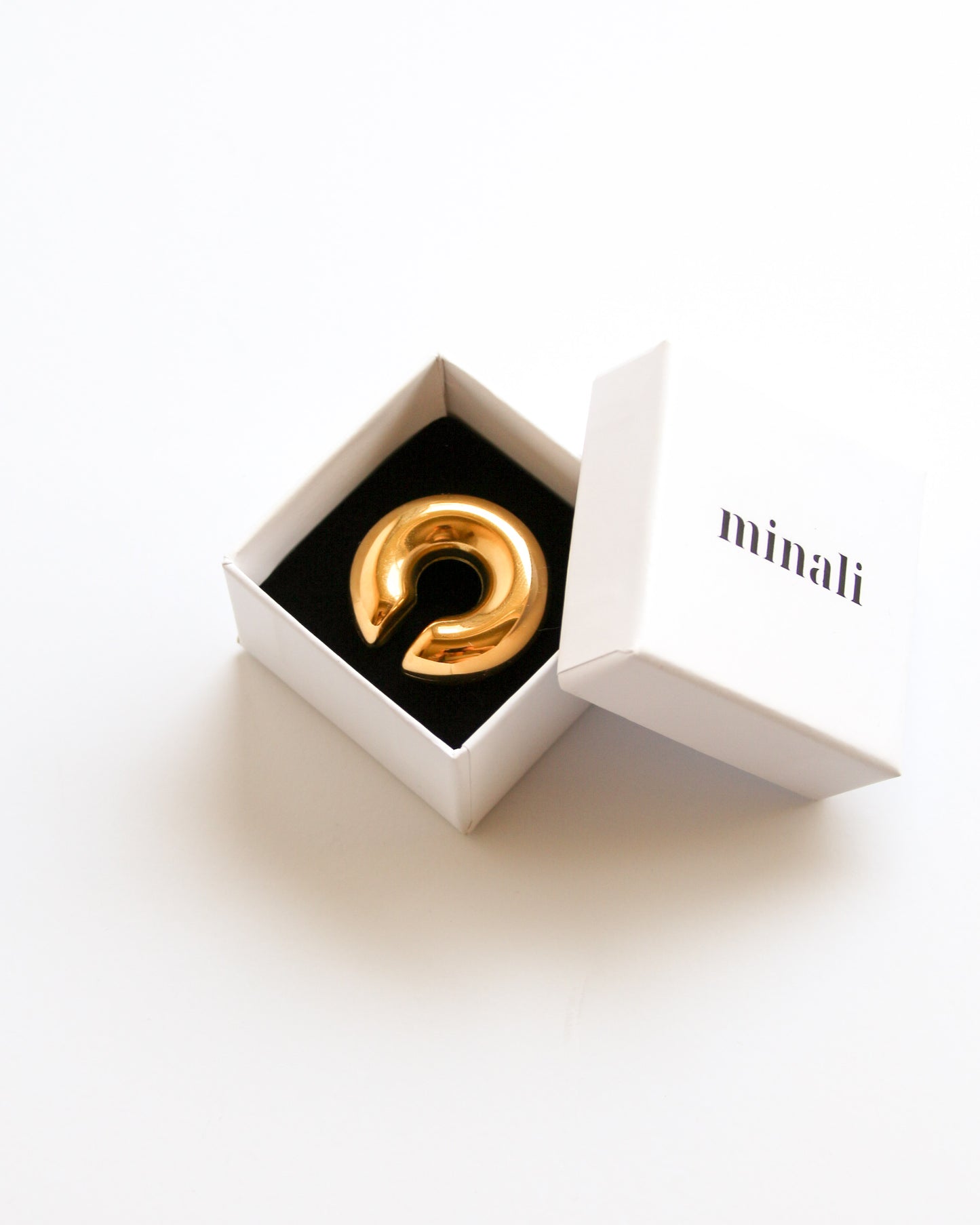Bold Earcuff in gold