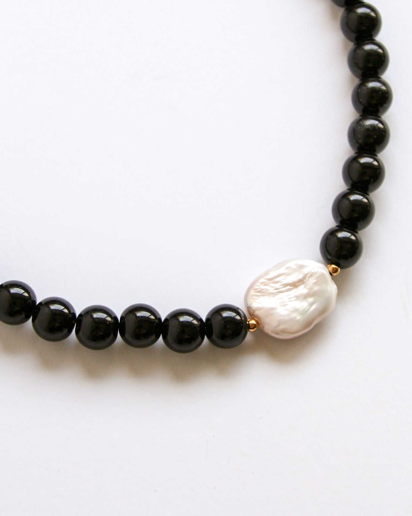 Orya Necklace in black