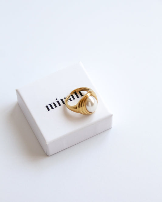 Margot Ring in gold
