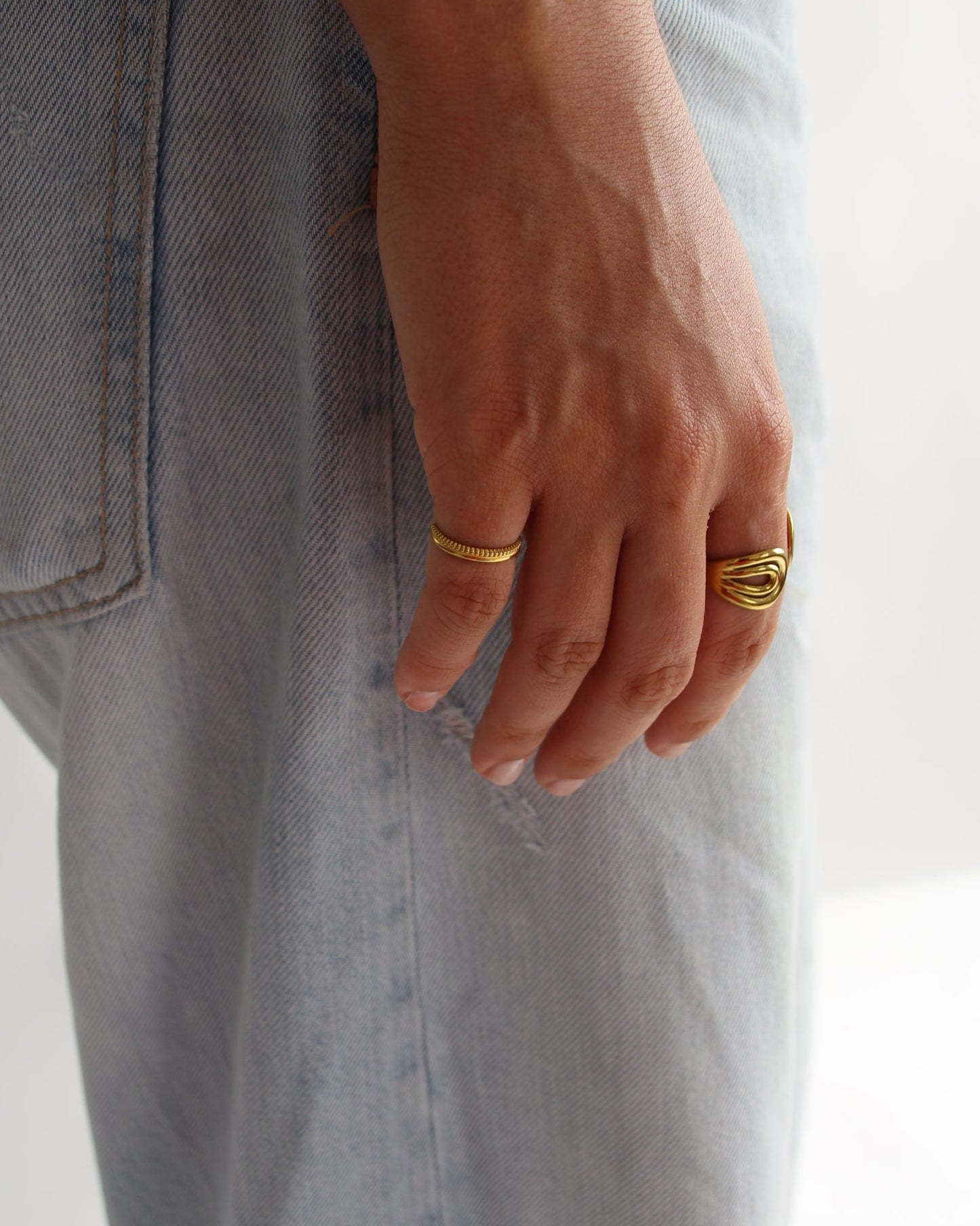 Violet Ring in gold