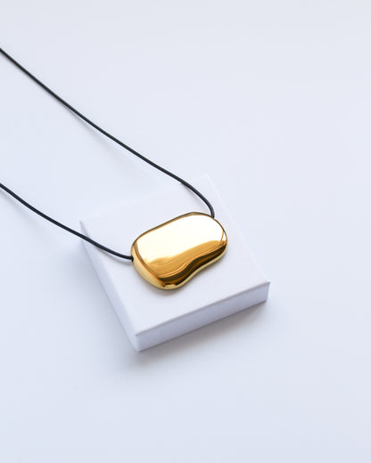 Lyla Necklace in gold