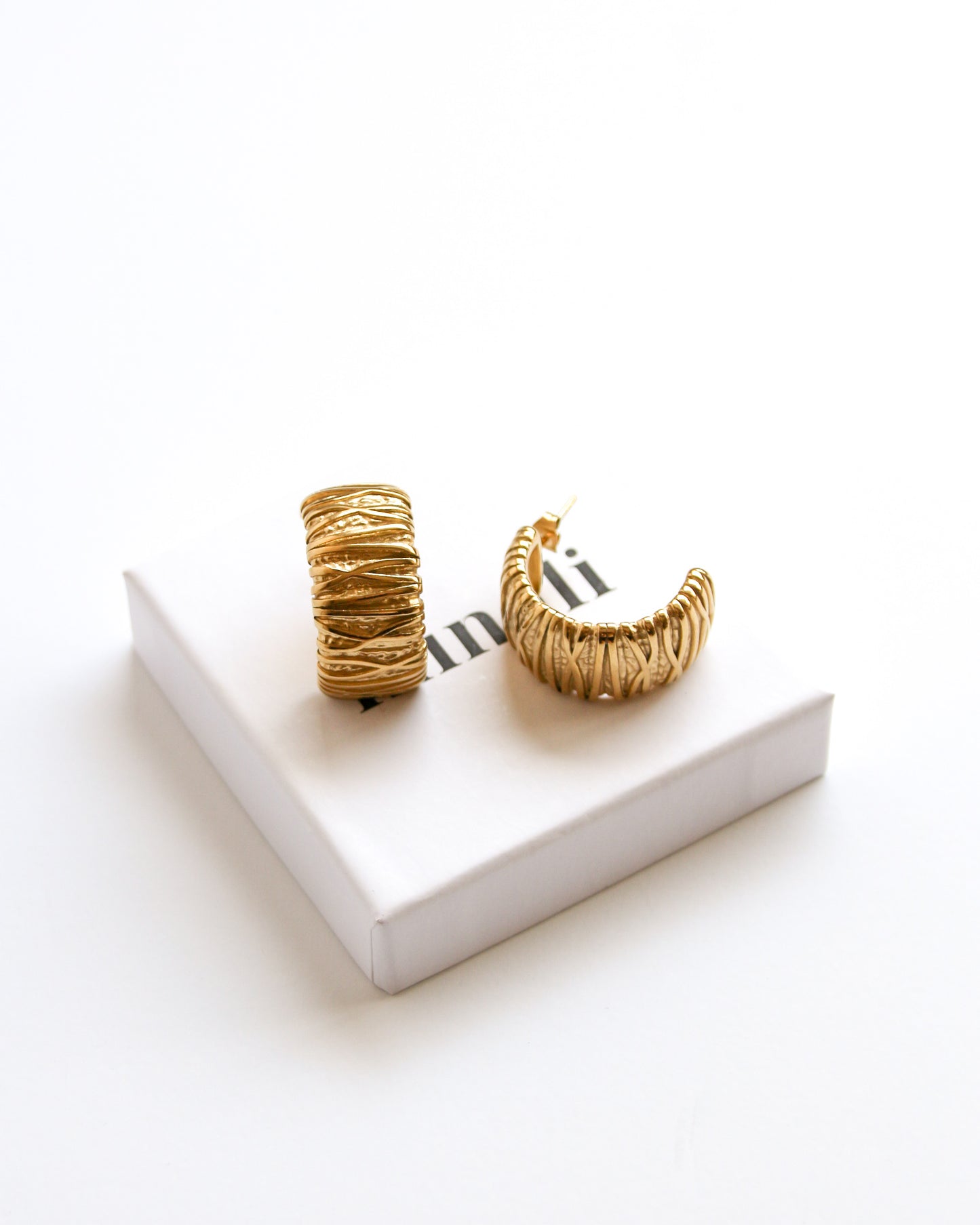 Eleanor Earrings in gold