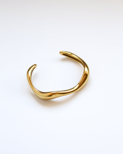 Balance Bracelet in gold