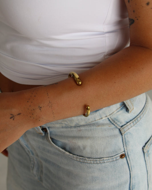 Sculpt Bracelet in gold
