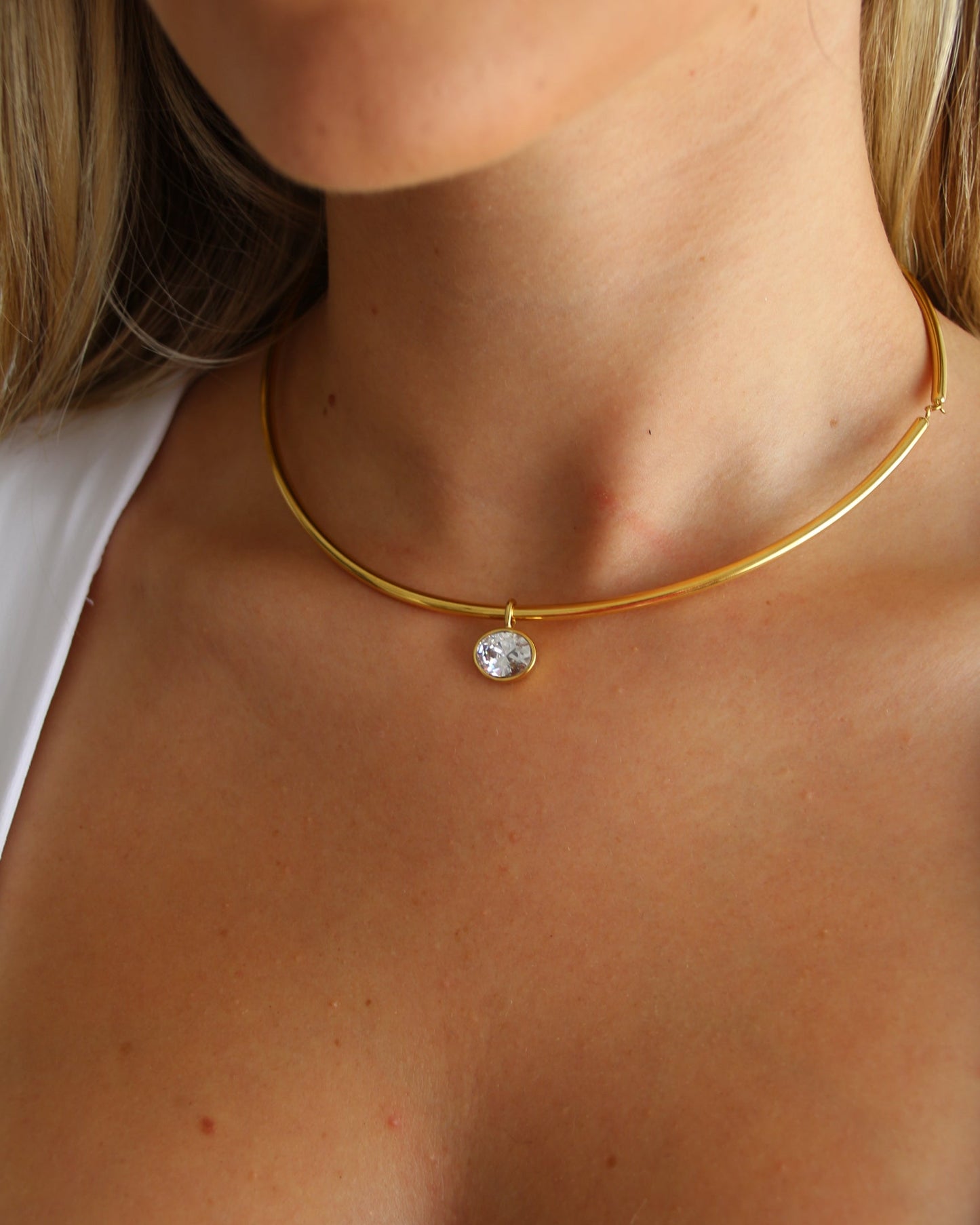 Belle Oval Necklace in gold