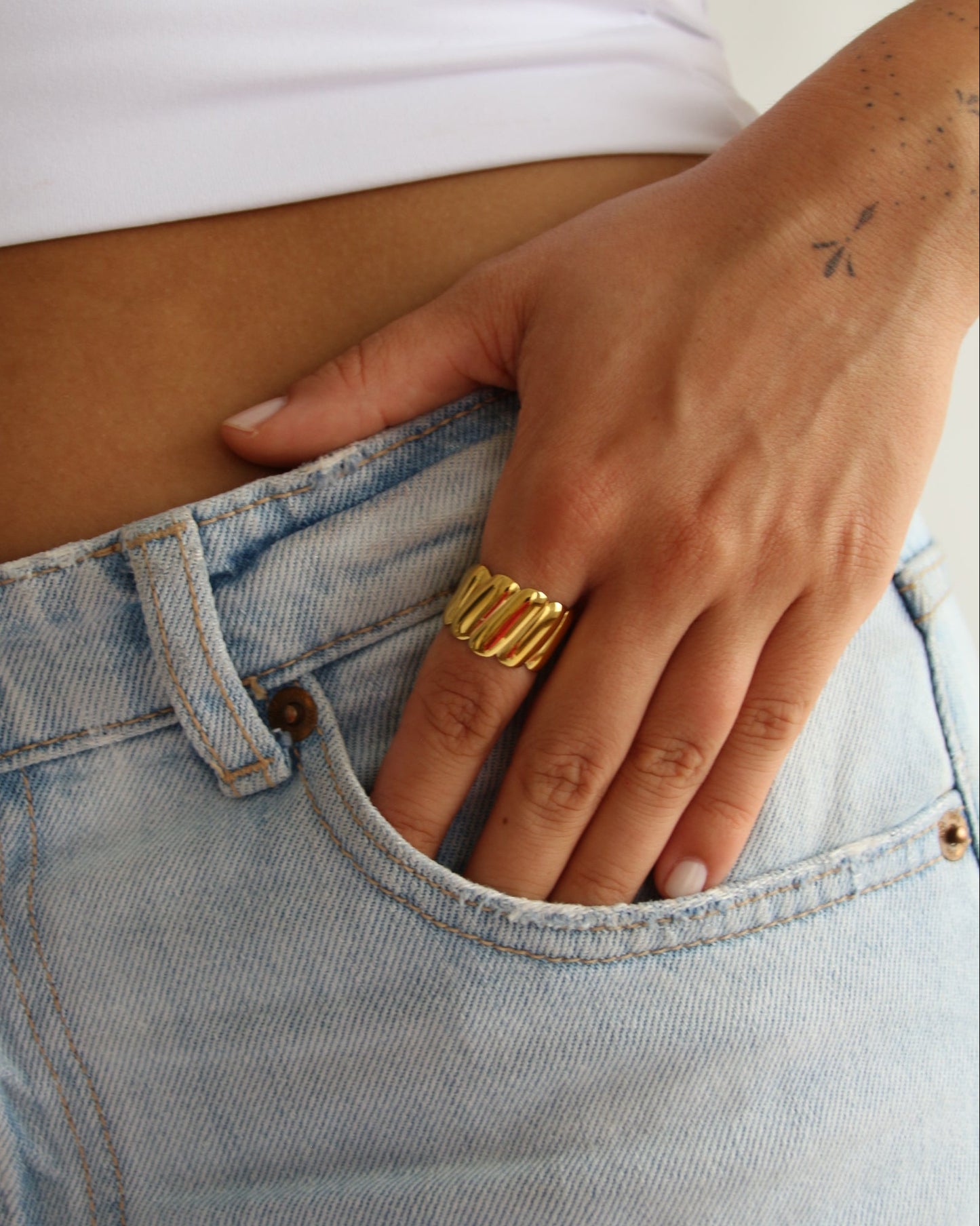 Hazel Ring in gold