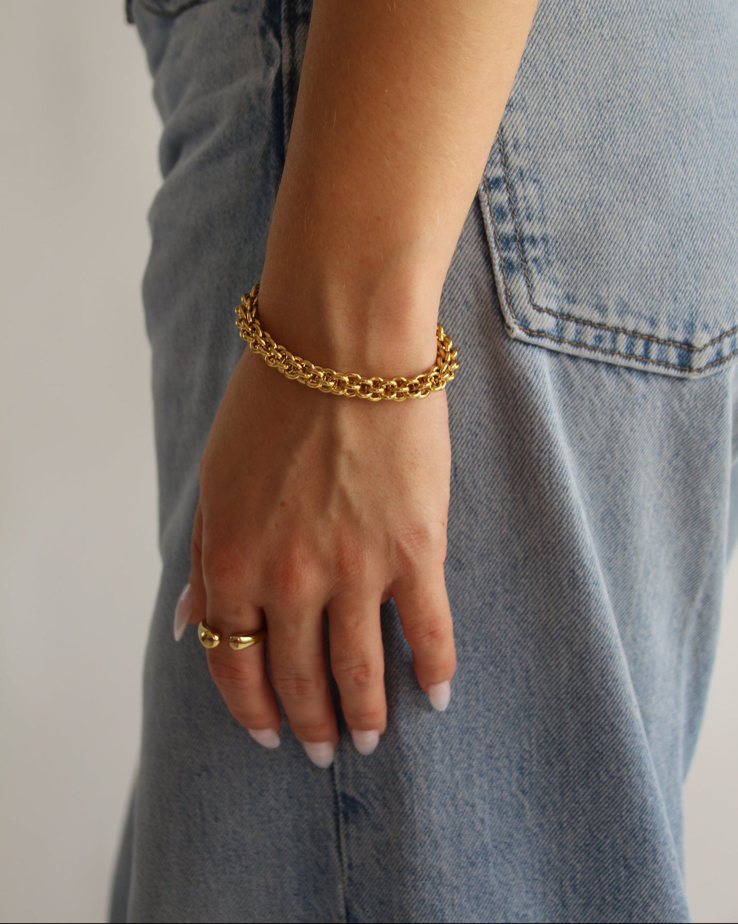 Zoe Ring in gold