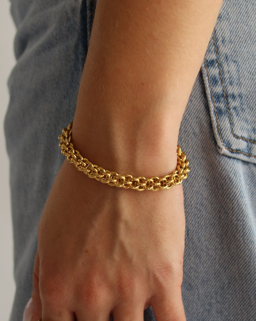 Thea Bracelet in gold