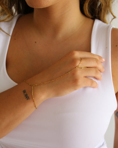 Ember Handchain in gold