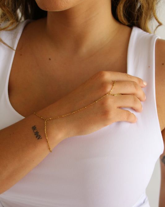 Ember Handchain in gold