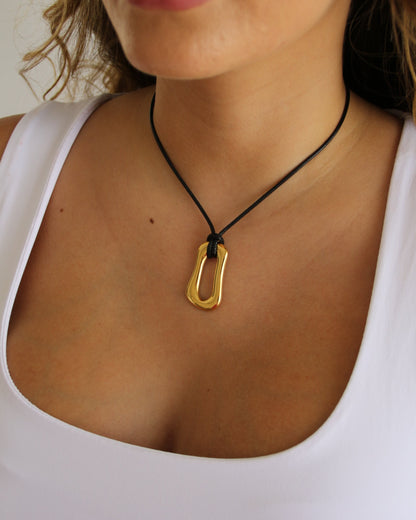 Frame Necklace in gold