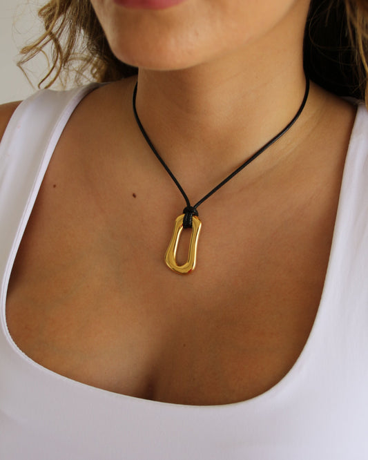 Frame Necklace in gold
