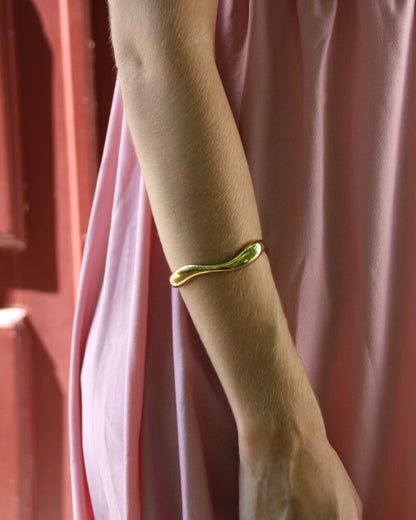 Balance Bracelet in gold