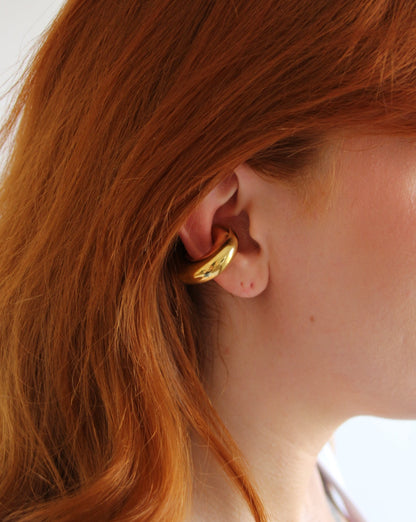 Bold Earcuff in gold