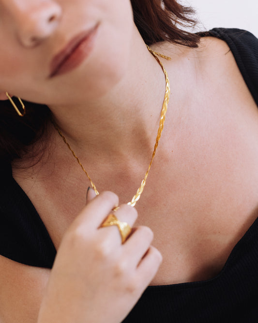 Stella Necklace in gold