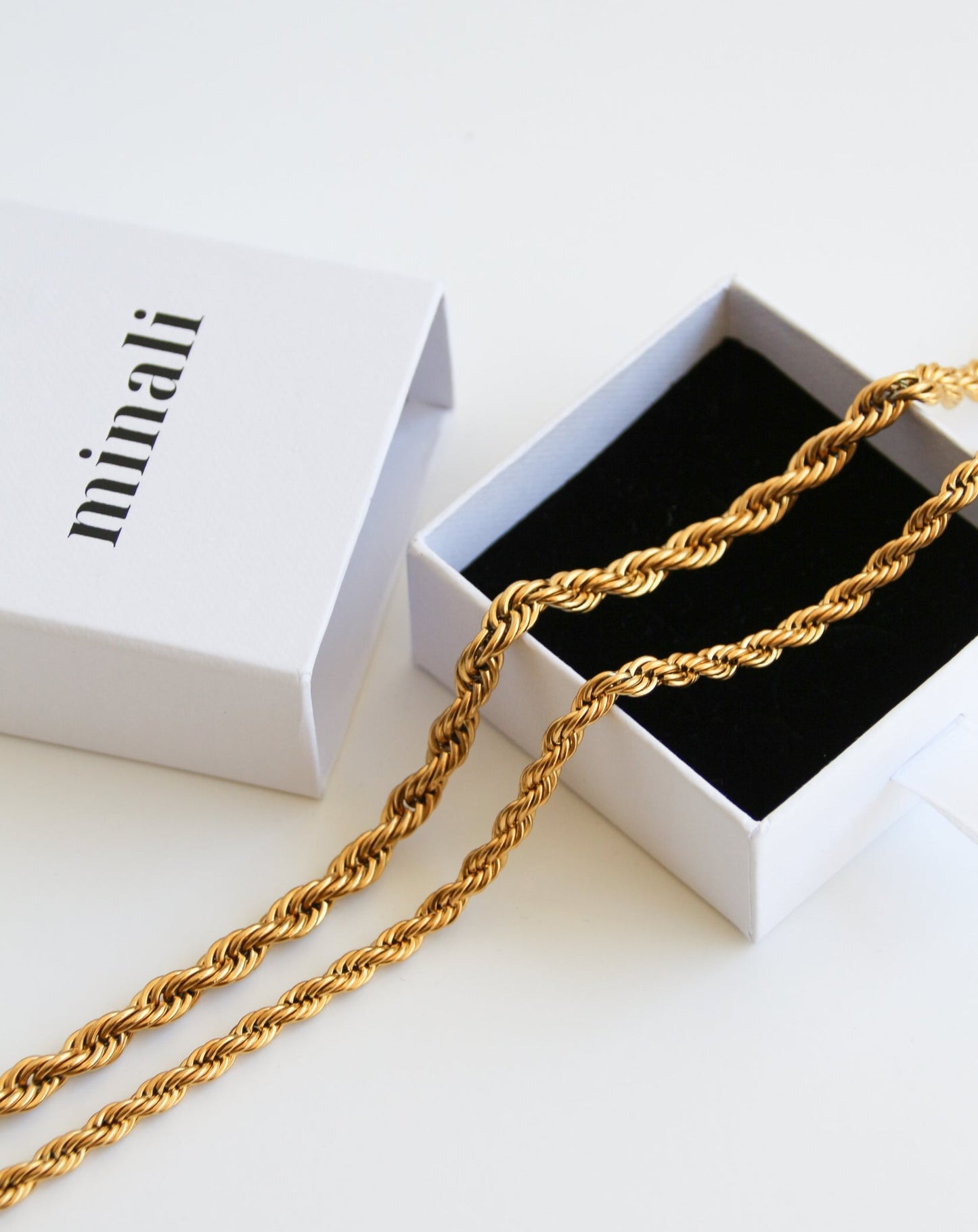 Aria Necklace in gold