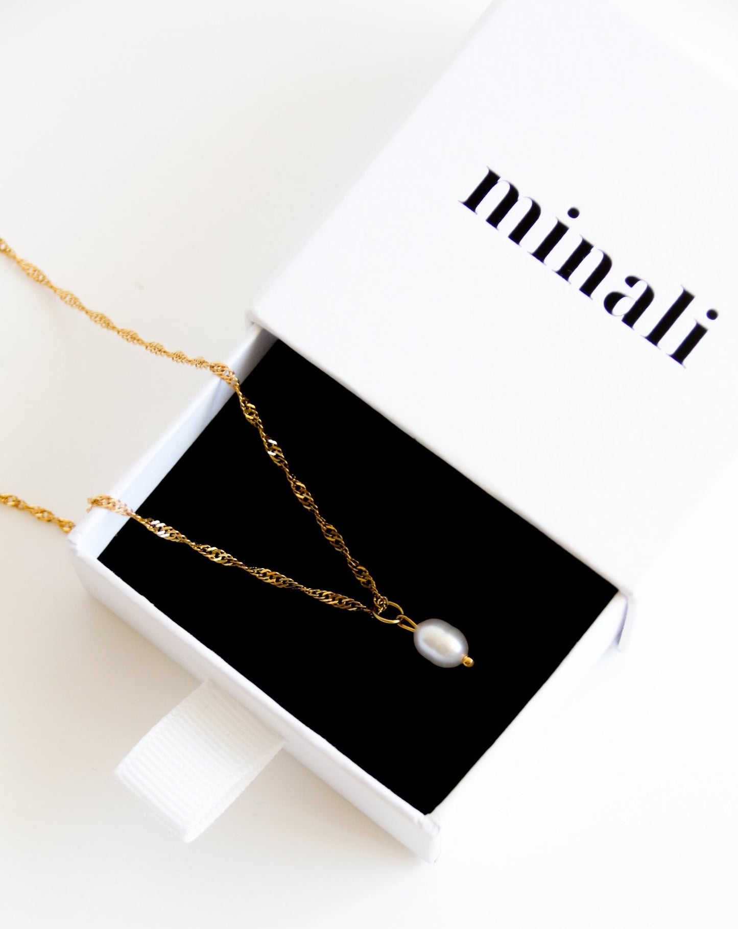 Maggie Necklace in gold