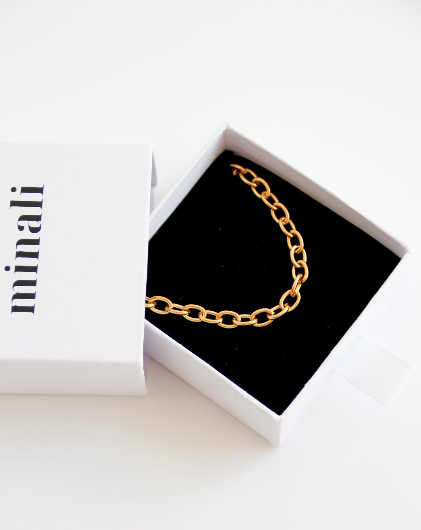 Delaya Chain in gold